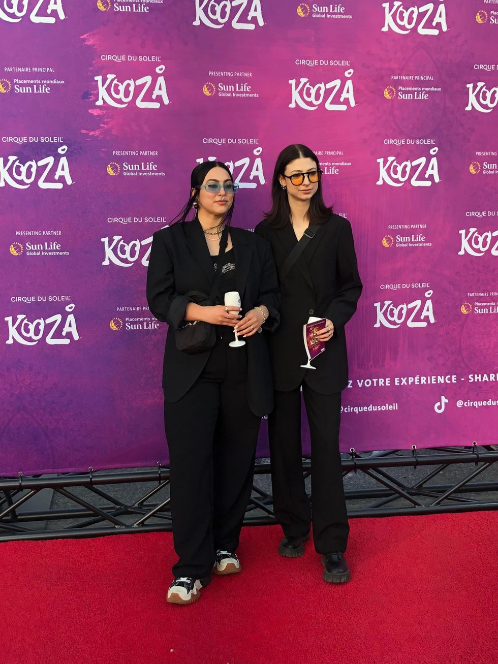 Marie Gagn\u00e9 et son accompagnatrice.