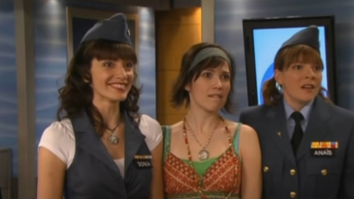 Marilyse Bourke, Rose-Maïté Erkoreka et Catherine Proulx-Lemay dans Une grenade avec ça?.