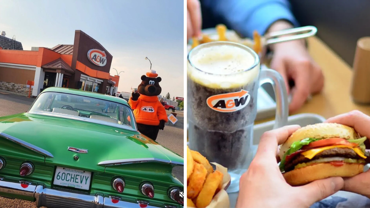 Mascotte Rooty devant un restaurant A&W pour le 50e anniversaire. Droite: Burger, rondelles d’oignon et Root Beer du Combo anniversaire Rooty d’A&W.