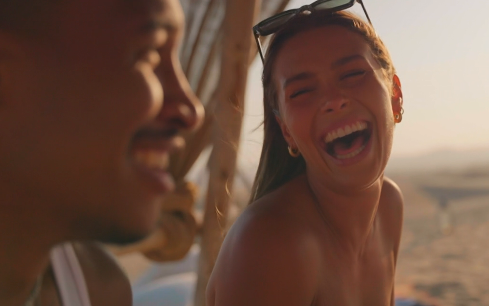 Maude et Mamadou partagent un repas au P\u00e9rou \u00e0 Occupation Double Mexique.