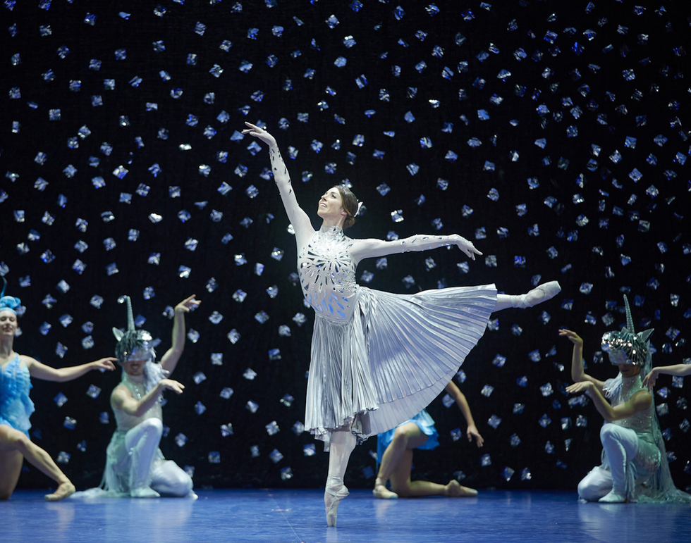 Maude Sabourin qui interpr\u00e8te la f\u00e9e marraine.