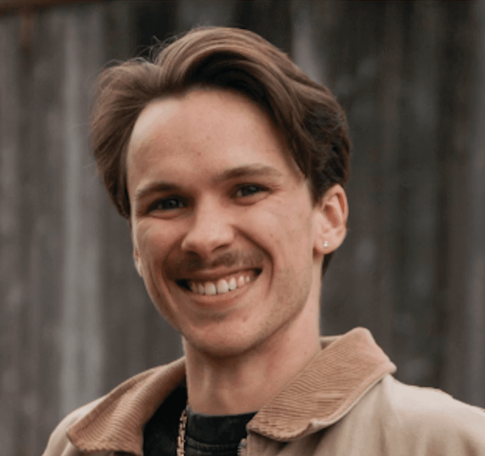 Mika\u00ebl, candidat potentiel de L'amour est dans le pr\u00e9 15.