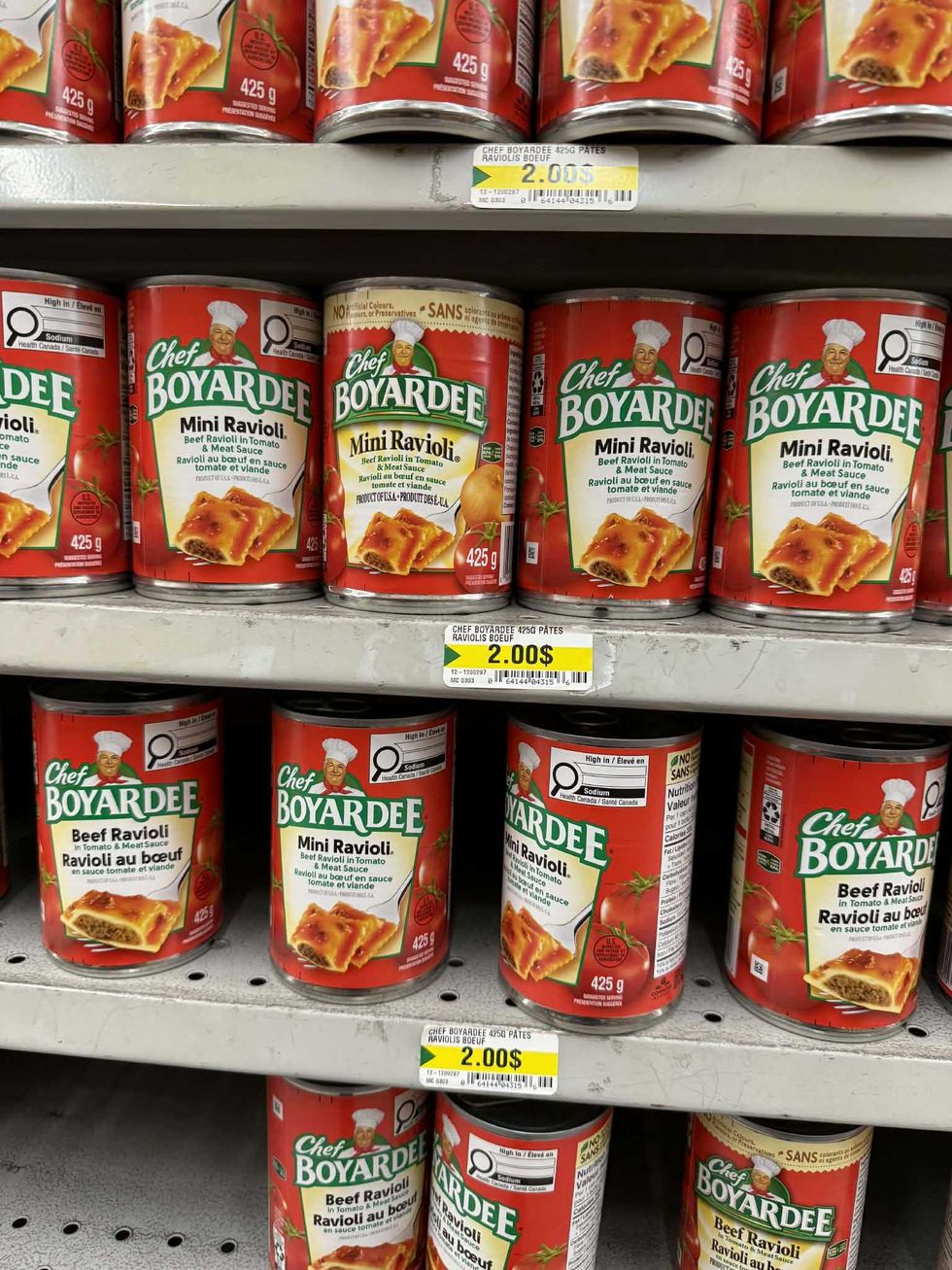 Mini Ravioli en sauce tomate et viande de la marque Chef Boyardee sur les tablettes du Dollarama.