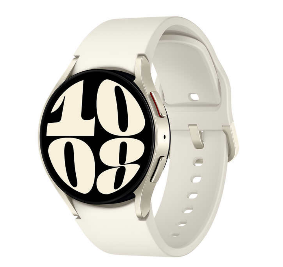 Montre intelligente blanche Galaxy Watch6 de Samsung avec heure sur fond blanc