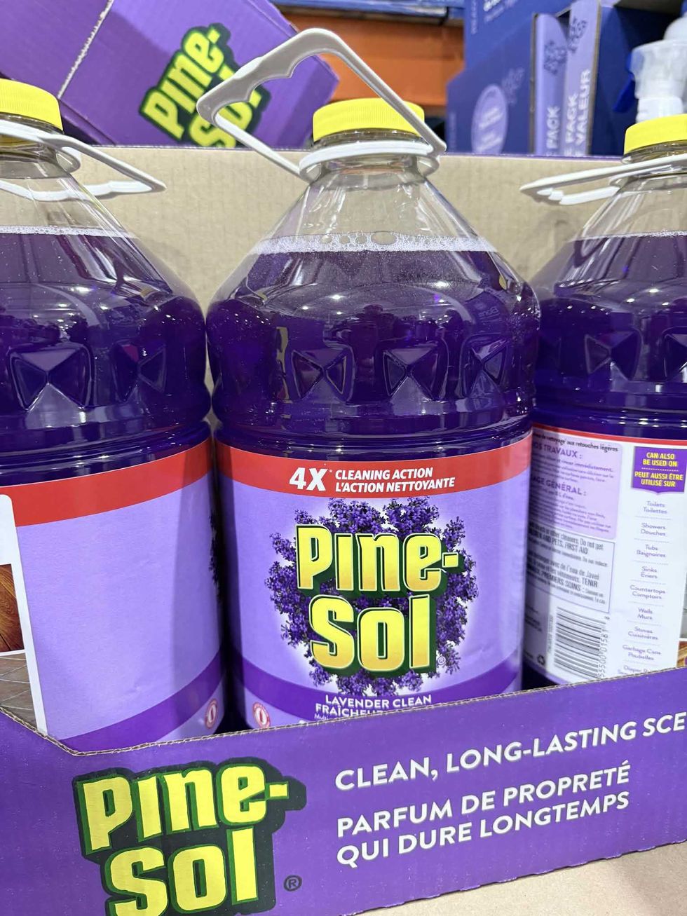 Nettoyant multisurface \u00e0 la lavande Pine-Sol en vente chez Costco pour 15,99 $.