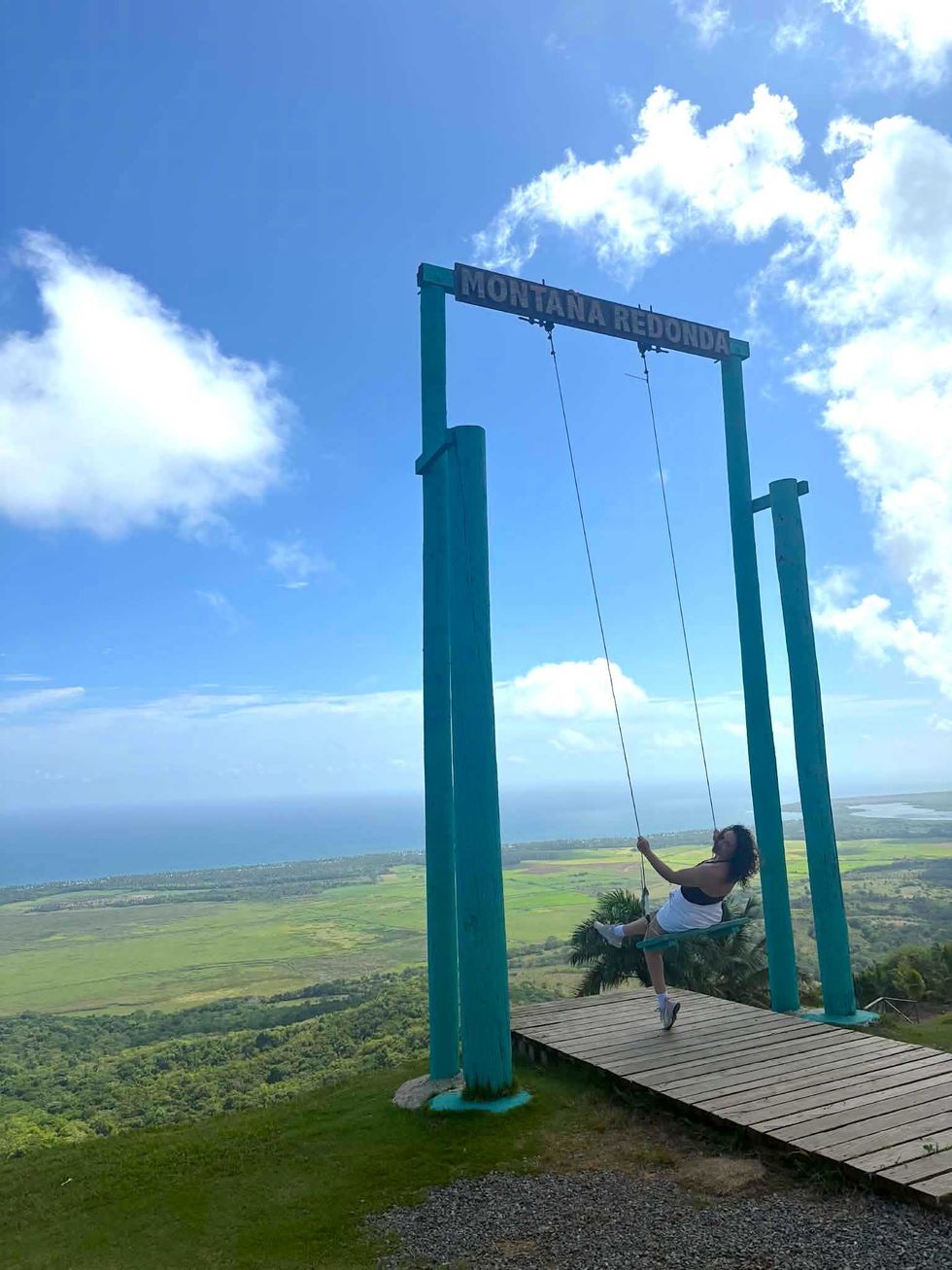 No\u00e9mi \u00e0 la Monta\u00f1a Redonda, sur une balan\u00e7oire.