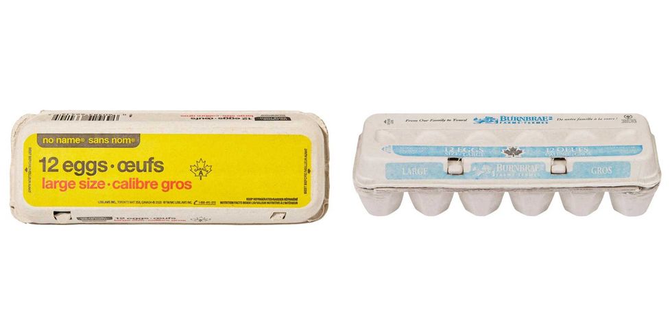 Oeufs de calibre gros de marque sans nom. Droite : Oeufs de calibre gros de marque Burnbrae.