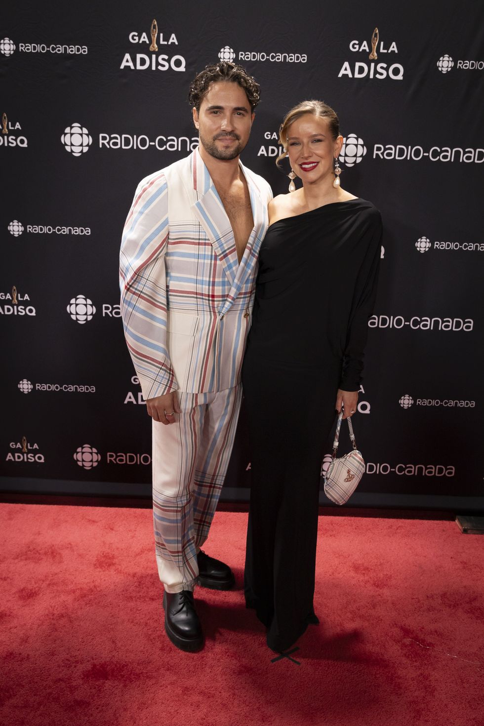 Olivier Dion et Emy-Jade Greaves au gala de l'ADISQ 2023.