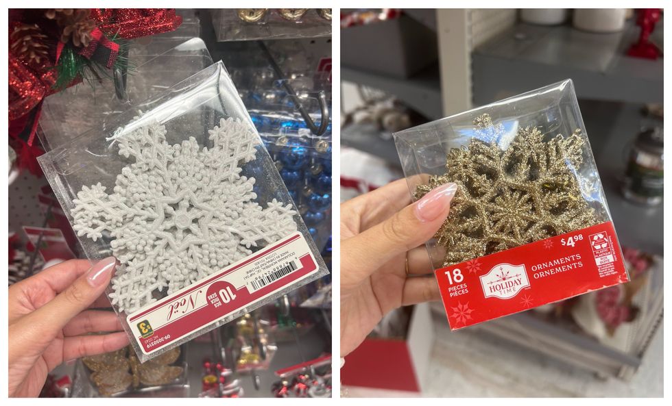 Ornements en forme de flocons blancs et scintillants au Dollarama. Droite : Ornements en forme de flocons dor\u00e9s et scintillants au Walmart.