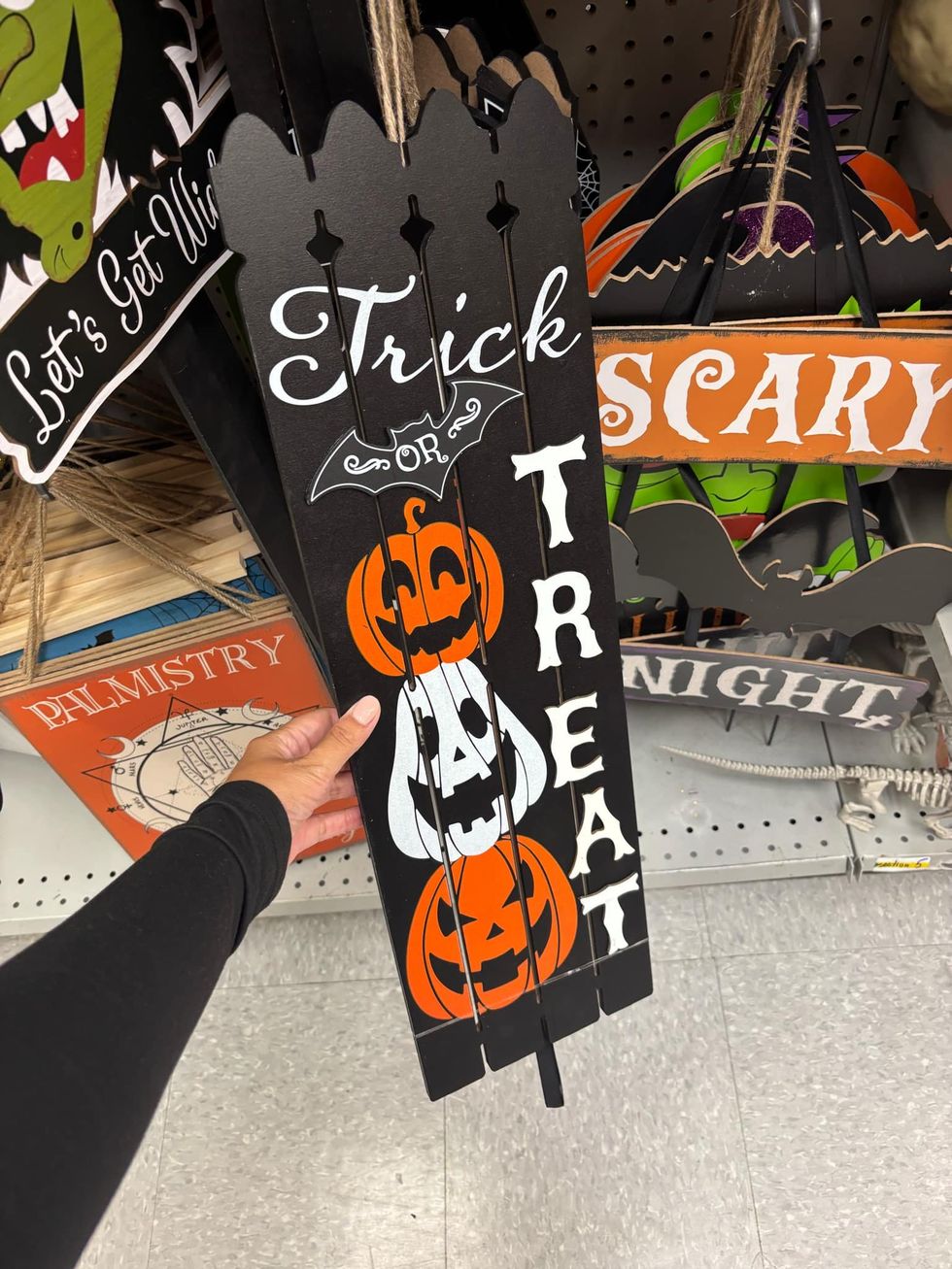 Palette d\u00e9corative en bois \u00ab Trick or Treat \u00bb.