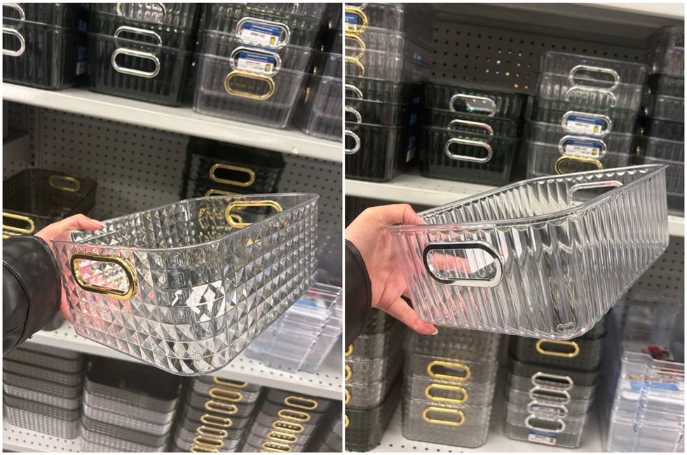 Paniers de rangement avec accent dor\u00e9. Droite : Paniers de rangement avec accent argent\u00e9.