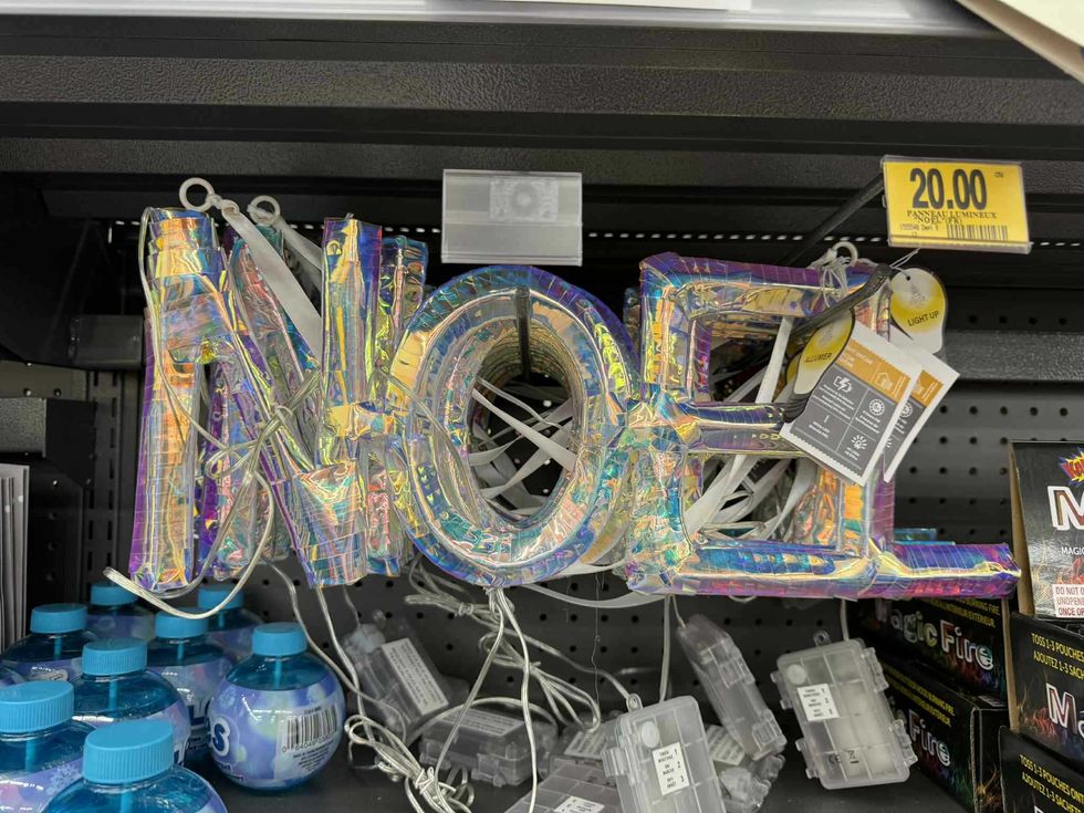 Panneau lumineux \u00ab No\u00ebl \u00bb en vente au Tigre G\u00e9ant pour 20 $.