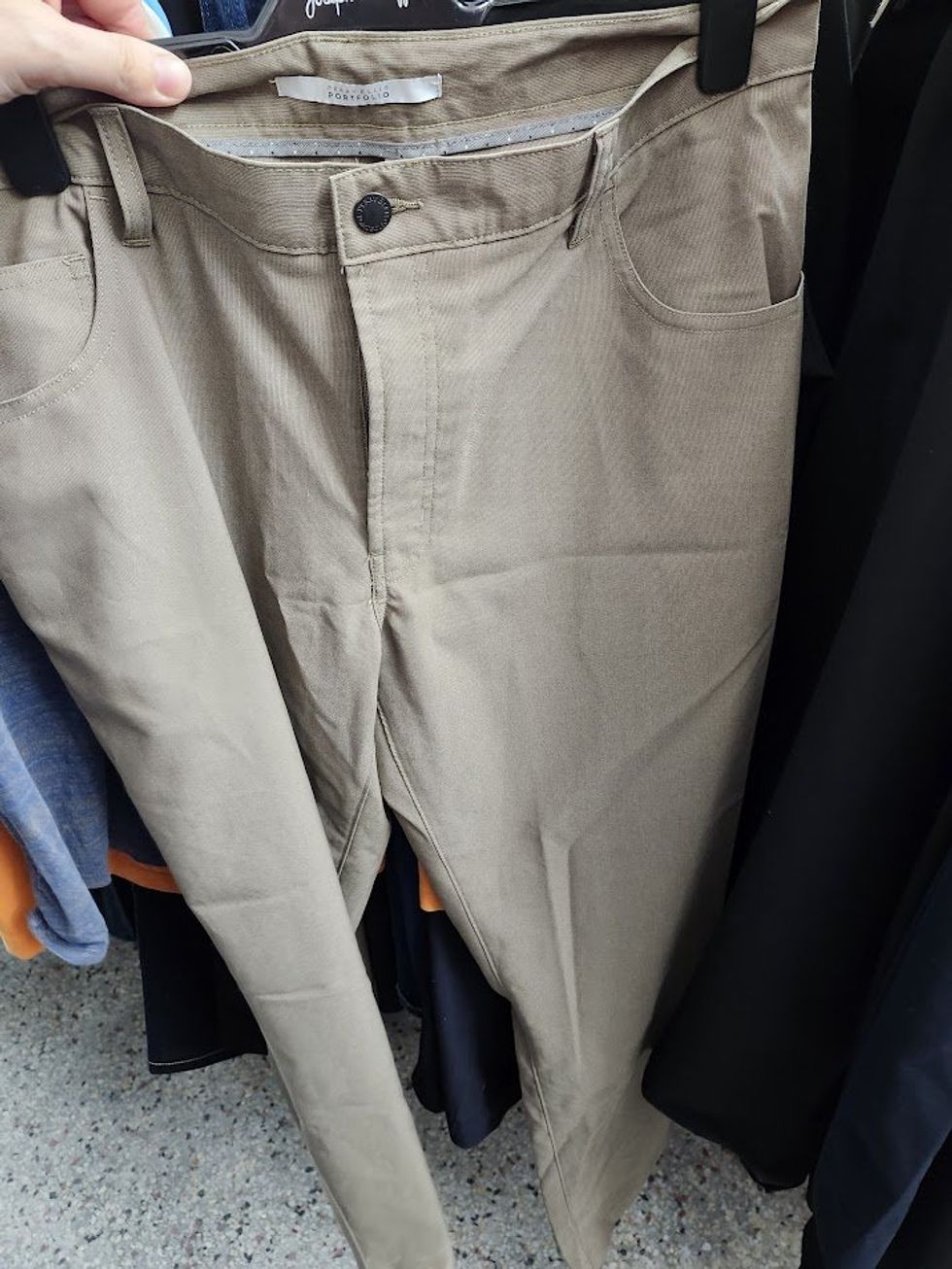Pantalon de la marque Perry Ellis Portfolio.