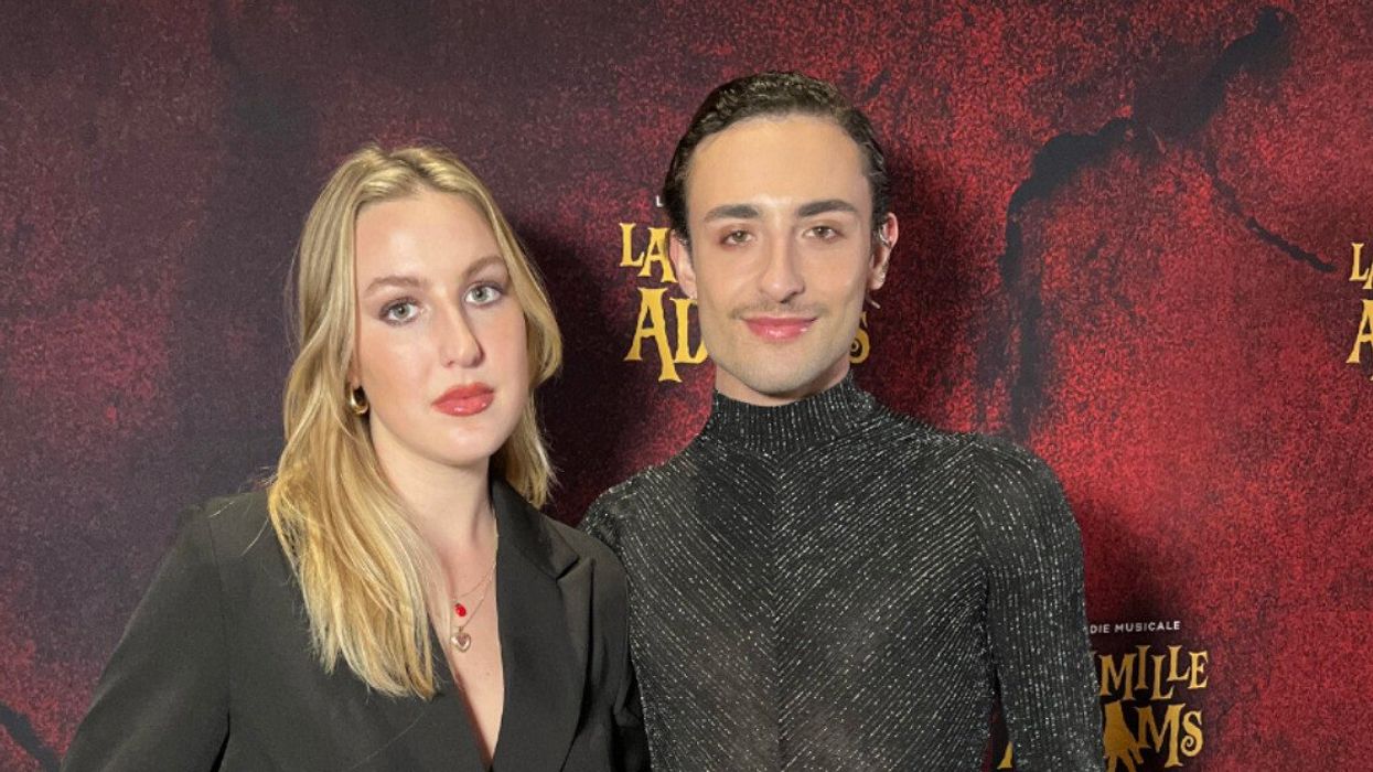 Pascale de Blois et Zoé Duval à la première de La Famille Addams, comédie musicale.