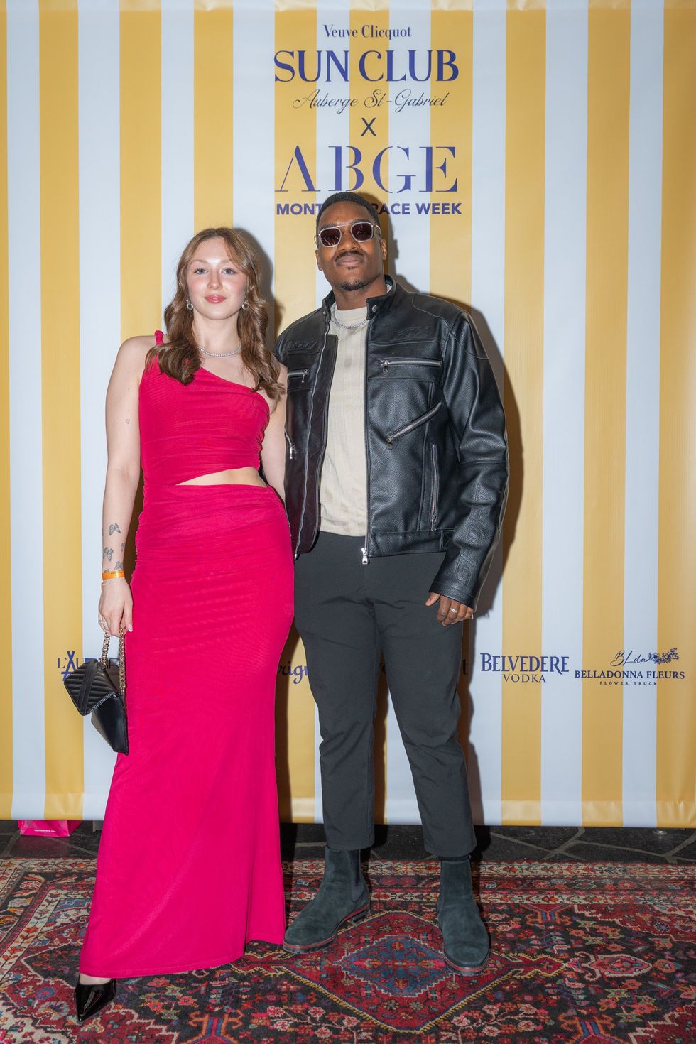 Patrick Emmanuel Abellard et son accompagnatrice sur le tapis rouge du Grand Prix de la F1 \u00e0 l'Auberge Saint-Gabriel.