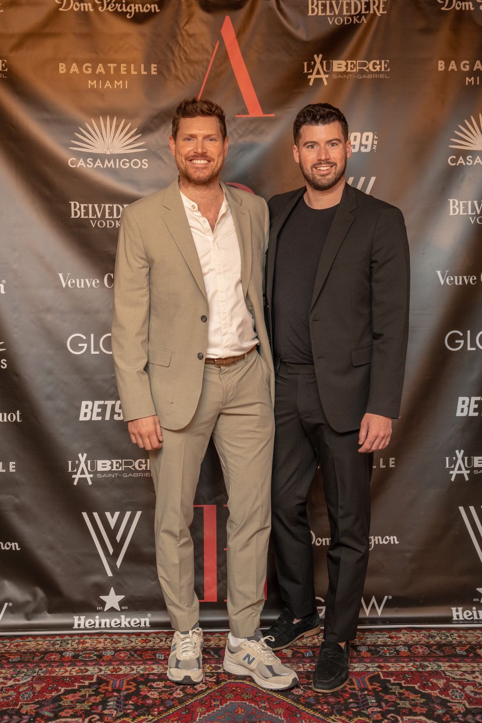 Pierre-Olivier Beaudoin et son conjoint Miguel Bouchard au tapis rouge de L'Auberge Saint-Gabriel pour les festivit\u00e9s du Grand Prix de la F1.