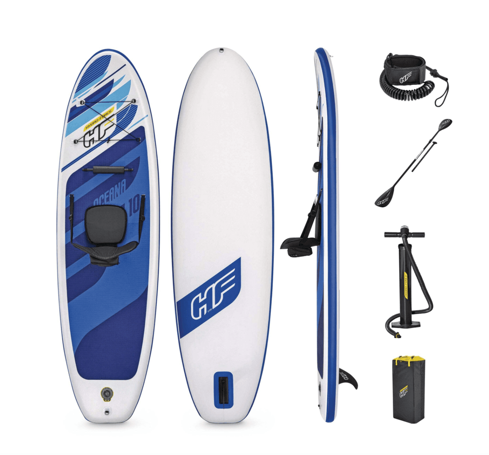 Planche \u00e0 pagaie avec des accessoires.