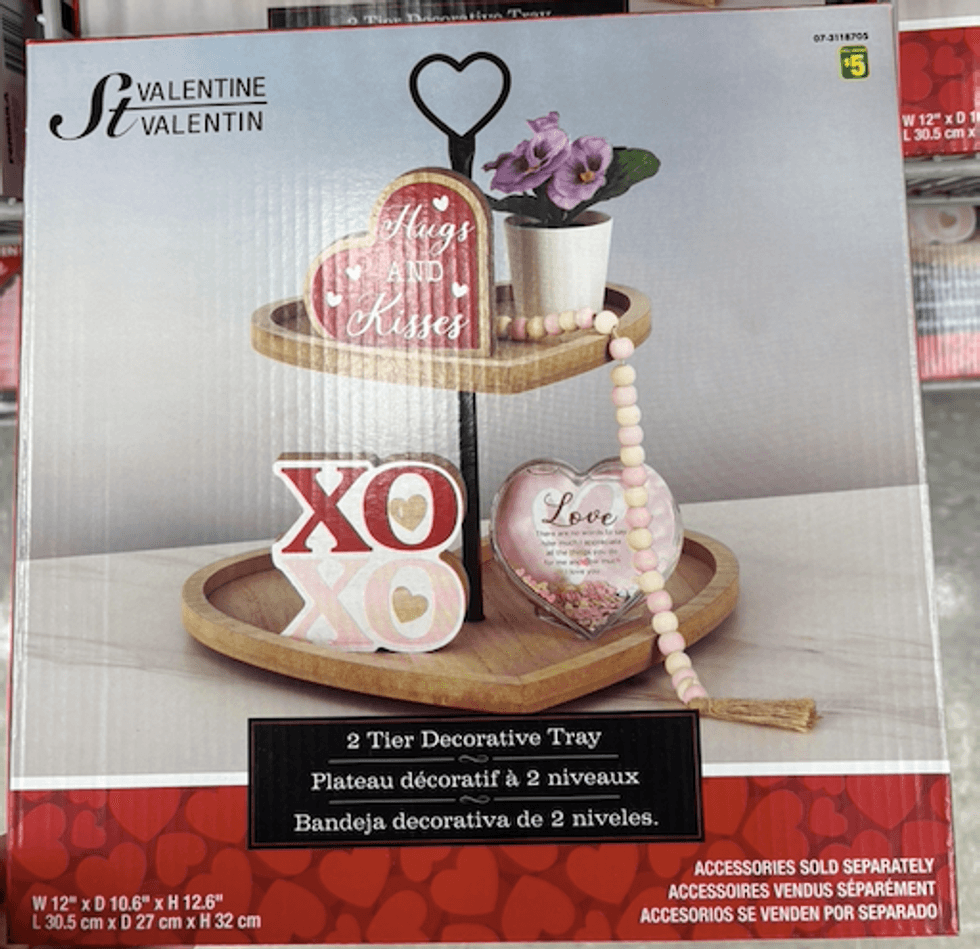 Plateau d\u00e9coratif \u00e0 2 niveaux en formes de coeurs du Dollarama.