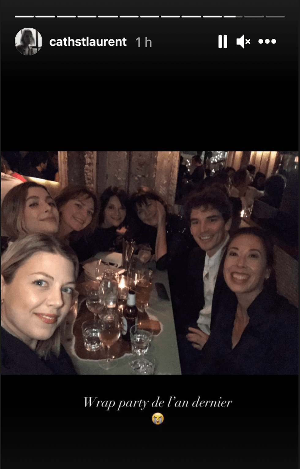 Plusieurs acteurs de District 31 r\u00e9unis autour de la m\u00eame table.