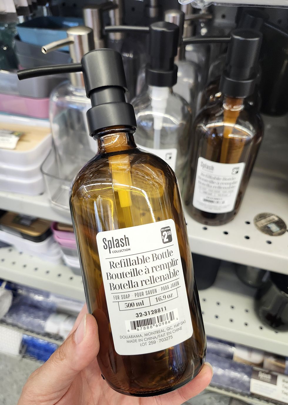 Pompe \u00e0 savon en verre ambr\u00e9 \u00e0 remplir.