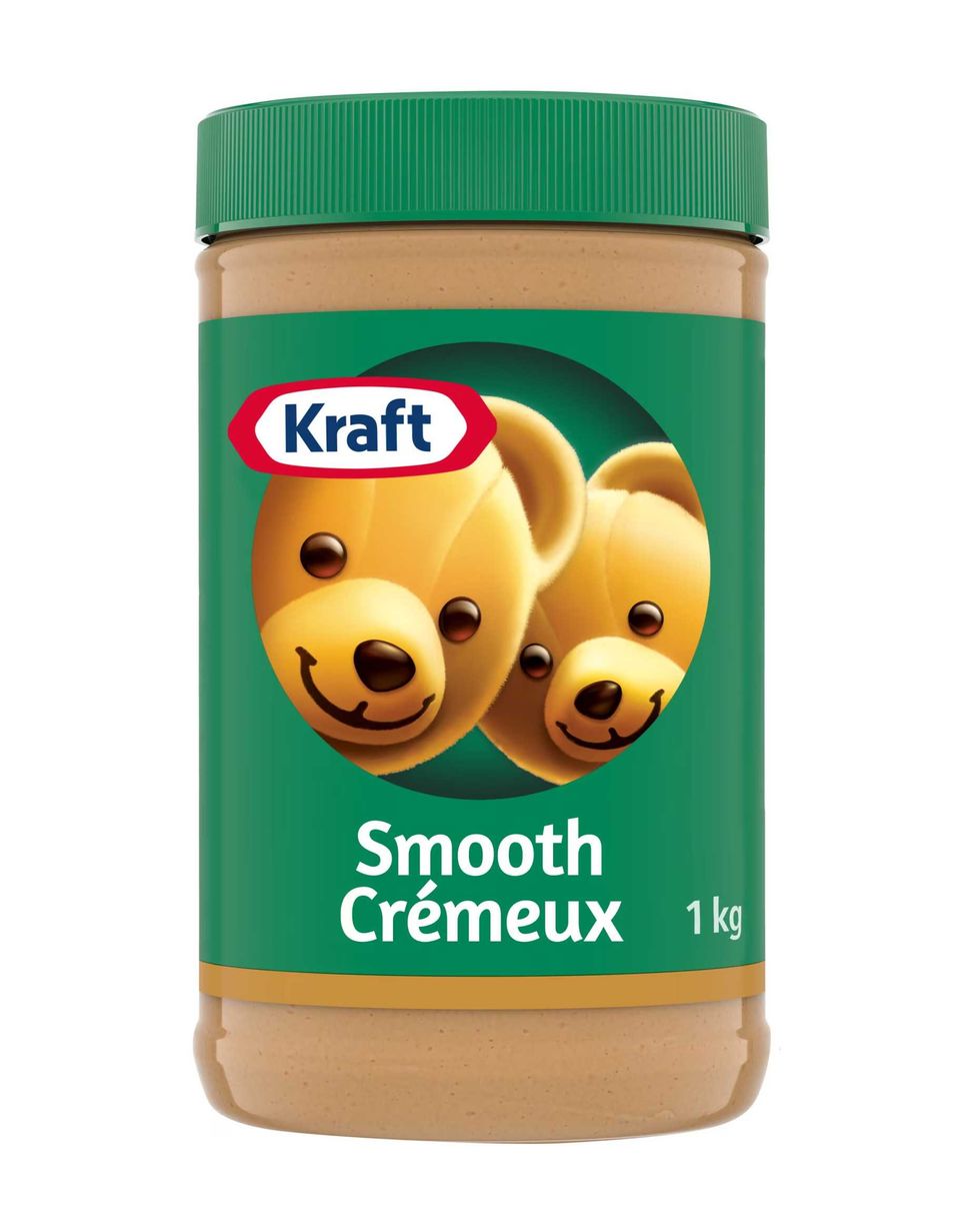 Pot de 1 kg de beurre d'arachide cr\u00e9meux Kraft sur fond blanc.