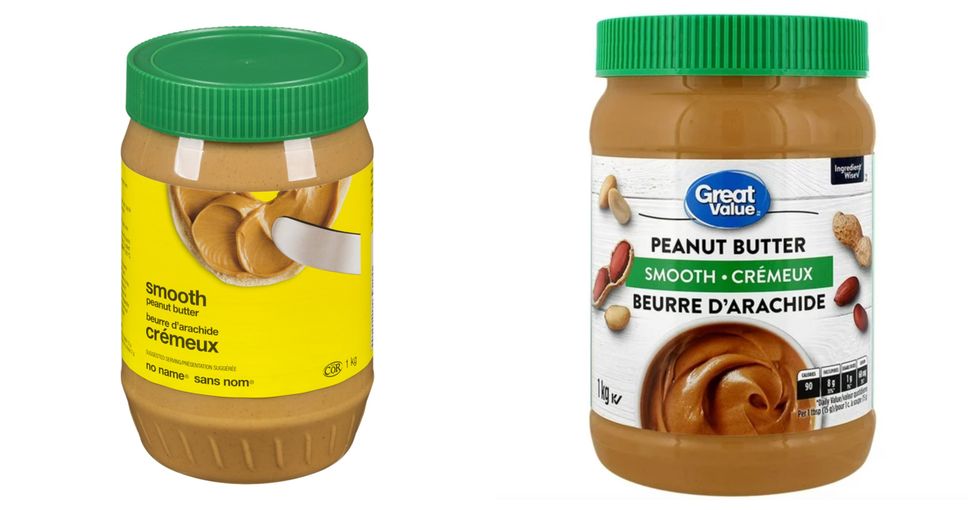 Pot de beurre d'arachide avec l'\u00e9tiquette jaune Sans Nom. Droite : Pot de beurre d'arachide avec l'\u00e9tiquette blanche Great Value.