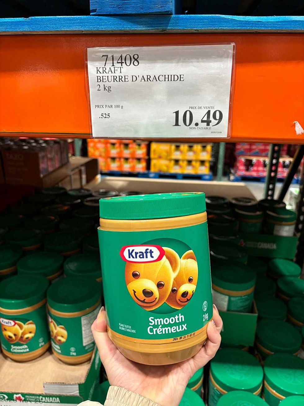 Pot de beurre d'arachide cr\u00e9meux de Kraft.