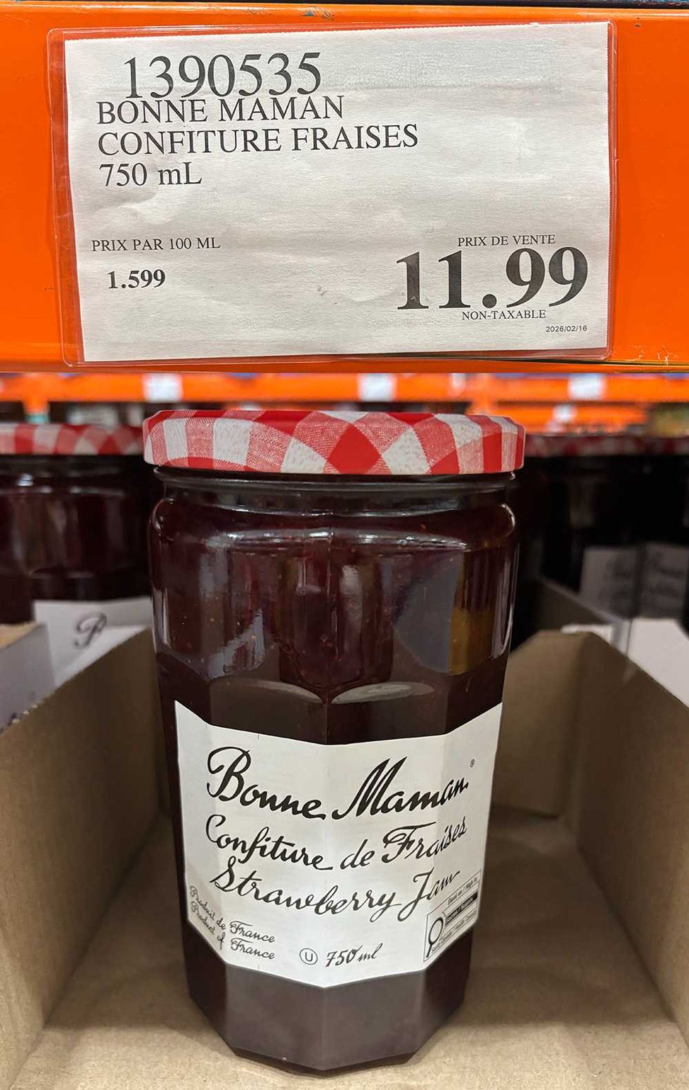 Pot de confiture de fraises Bonne Maman.