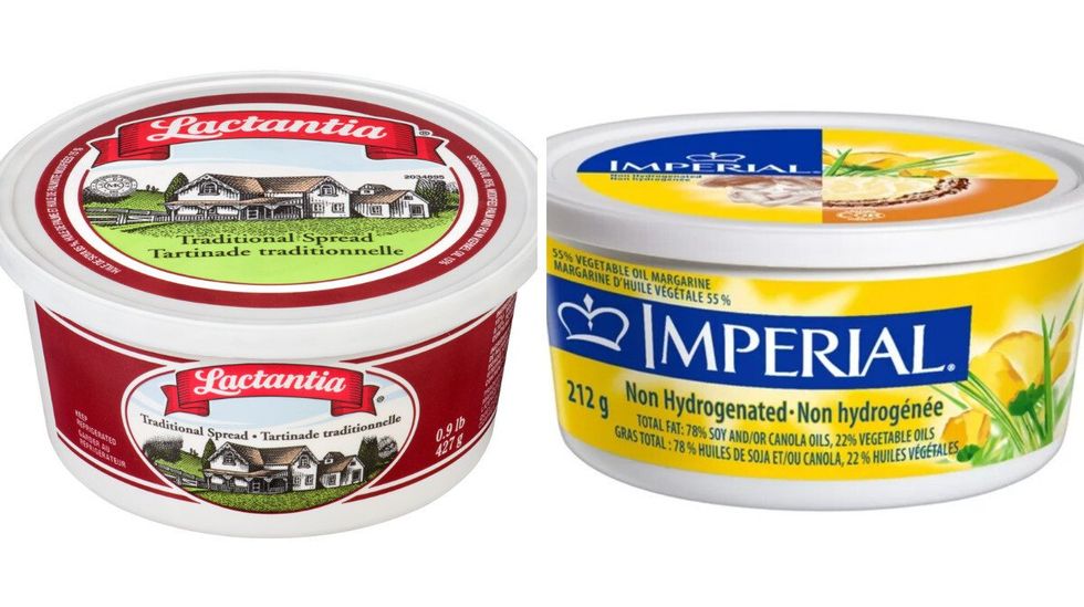 Pot de margarine Lactantia sur fond blanc. Droite : Pot de margarine Imperial sur fond blanc.