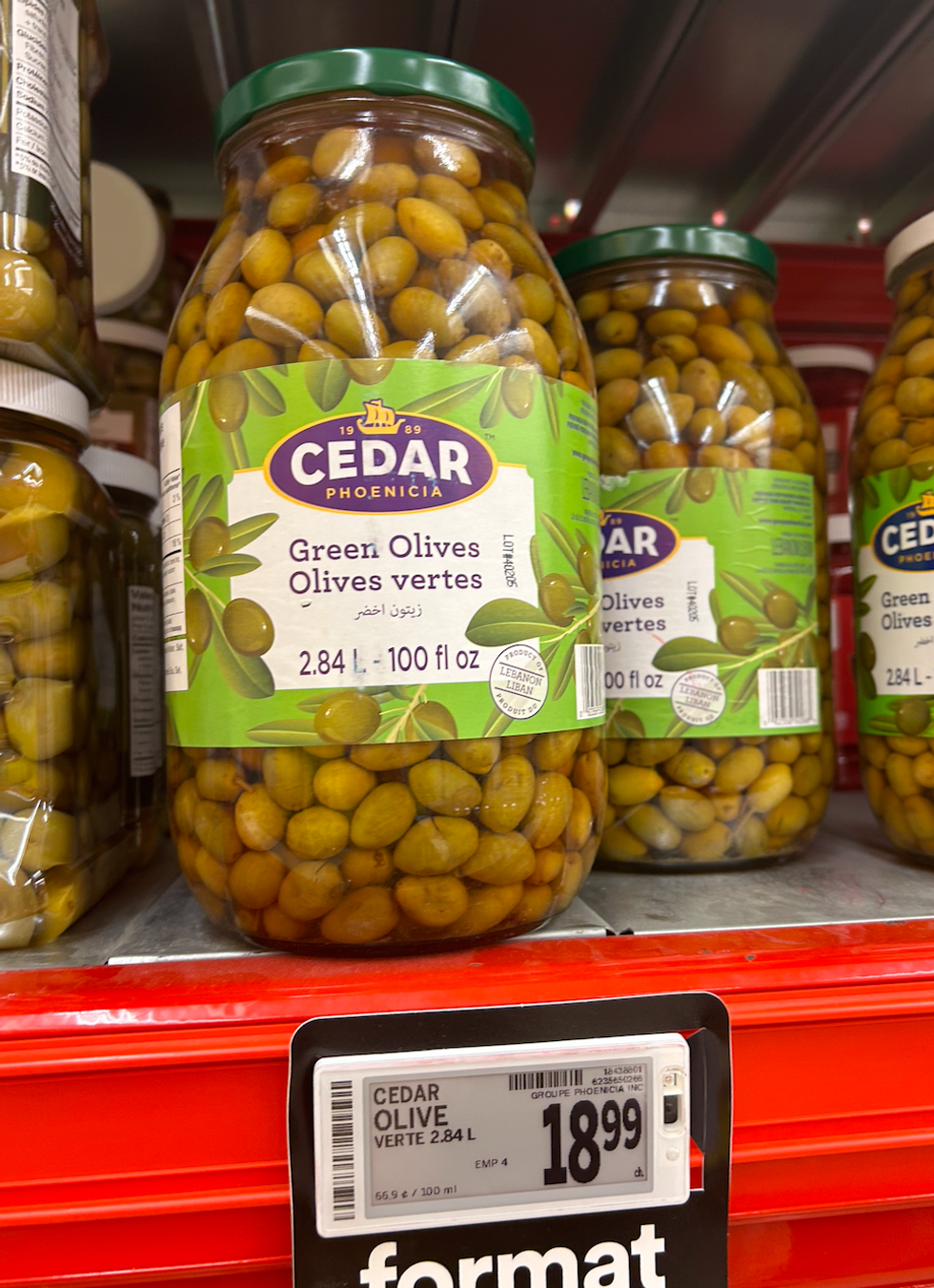 Pots d'olives Cedar \u00e0 vendre dans les rayons du Super C.