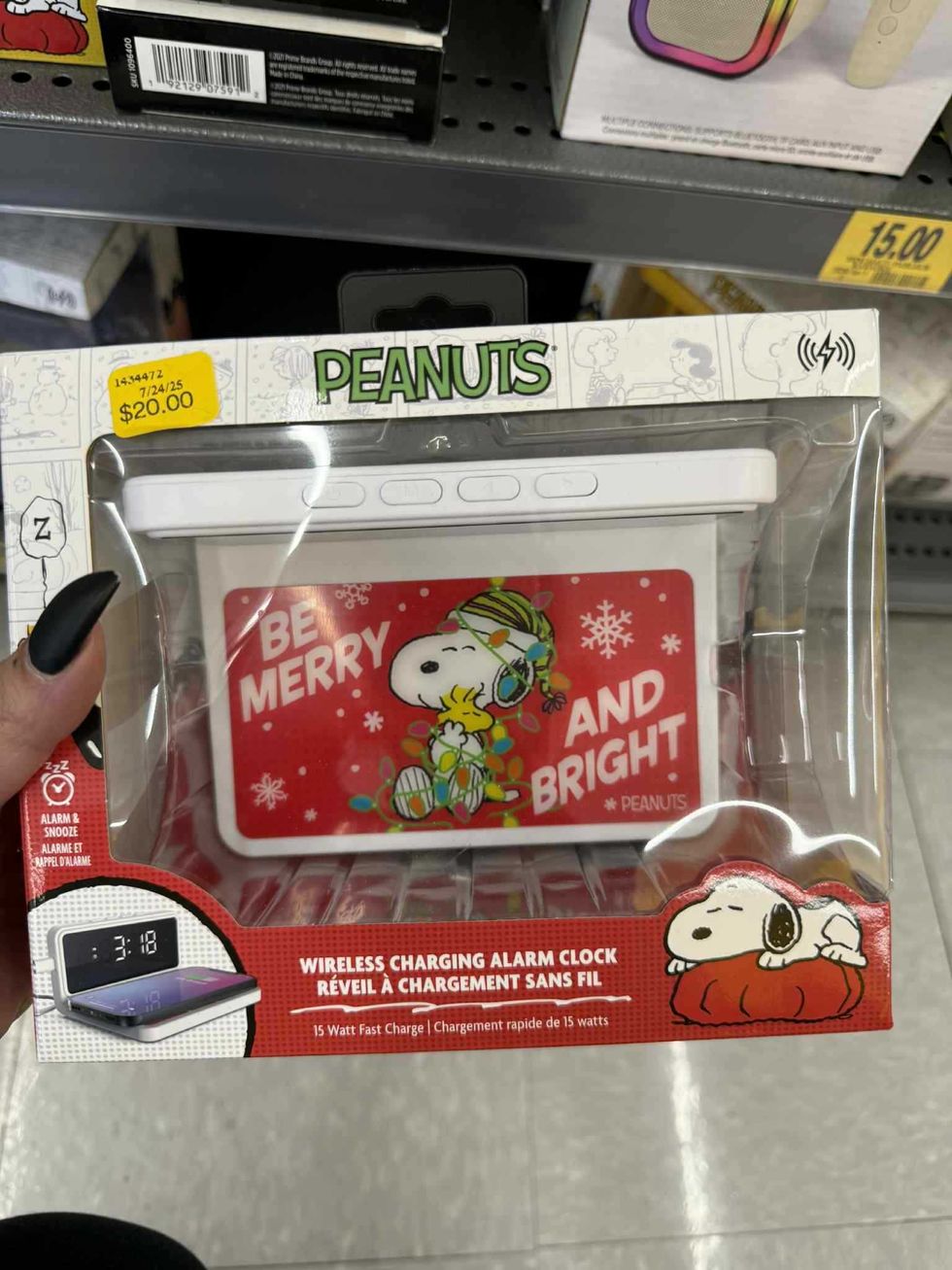 R\u00e9veil \u00e0 chargement sans fil vendu Peanuts pour 20 $ au Tigre G\u00e9ant.