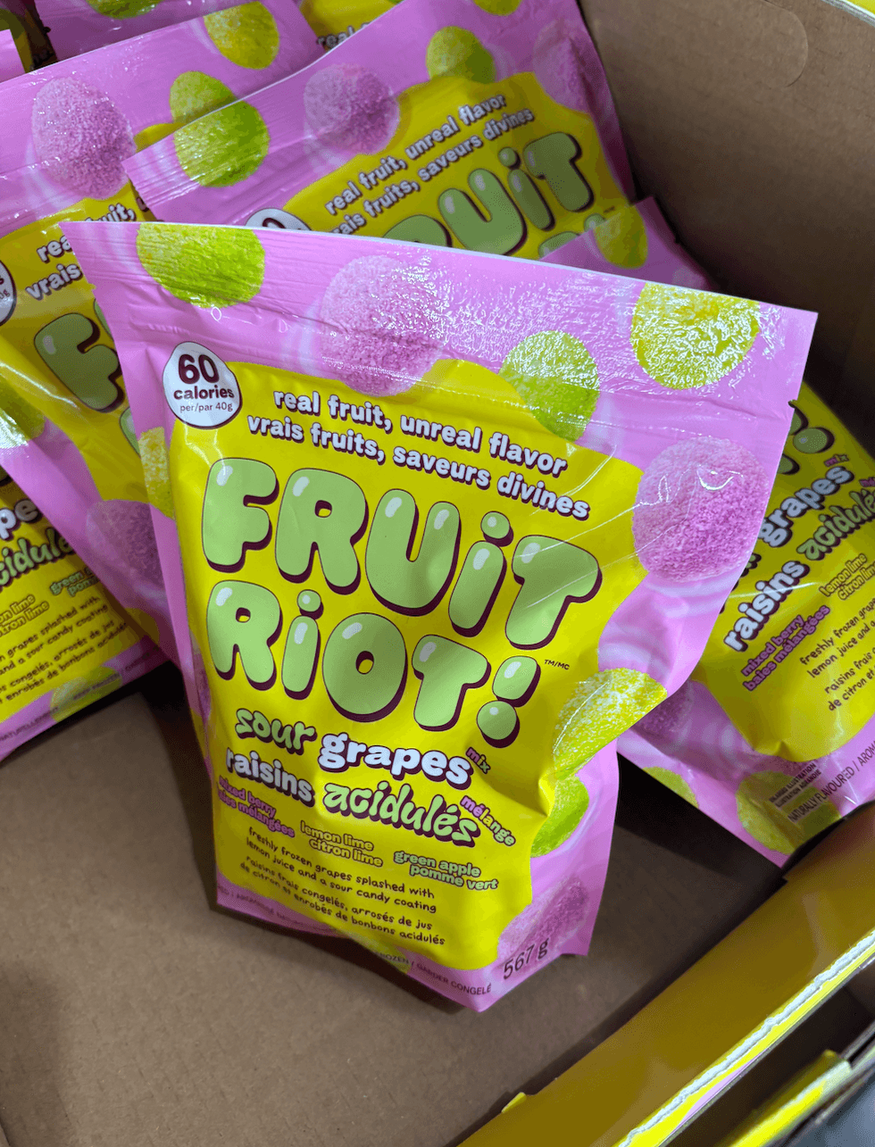 Raisins acidul\u00e9s Fruit Riot faits de vrais fruits avec enrobage surette au Costco.