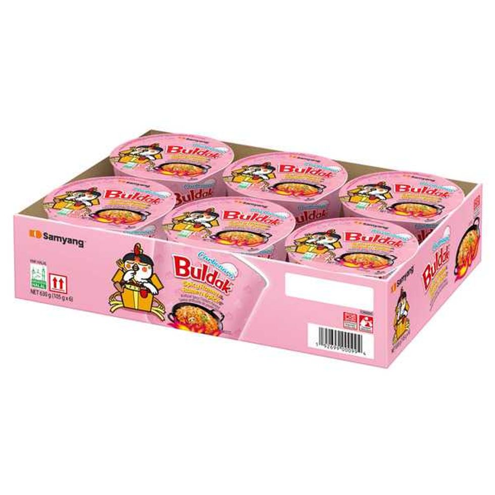 Ramen \u00e9pic\u00e9 \u00e0 la carbonara Buldak de Samyang sur le site de Costco
