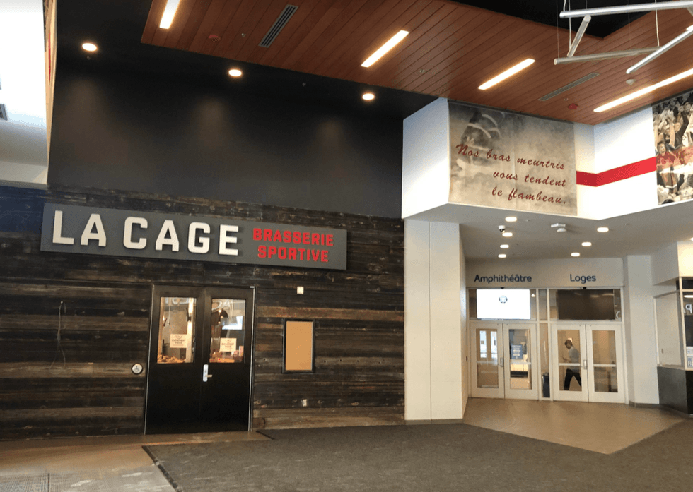 Restaurant La Cage dans la Place Bell de Laval.