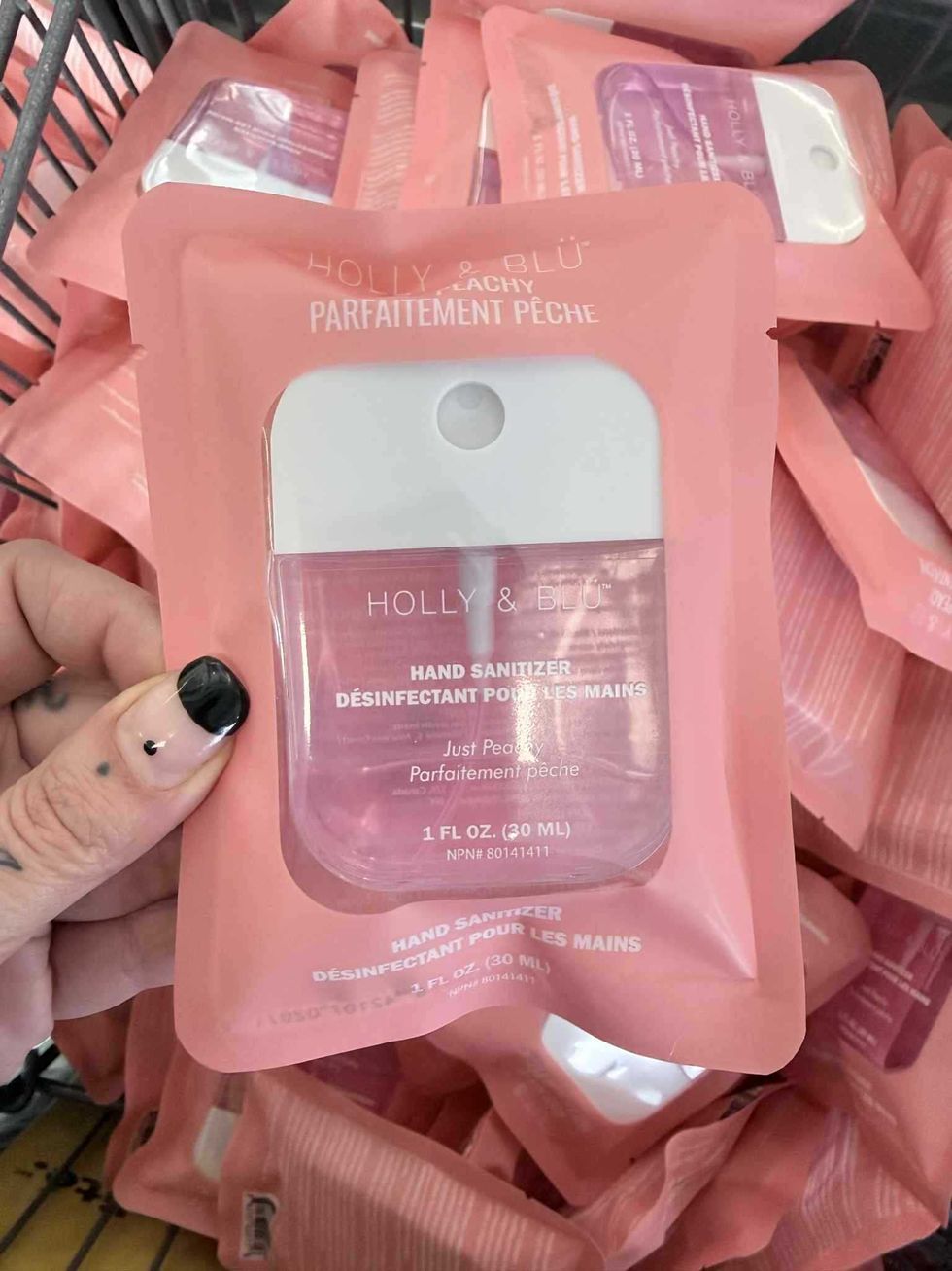 S\u00e9lection de d\u00e9sinfectants pour les mains en vente au Tigre G\u00e9ant pour 2,50 $.