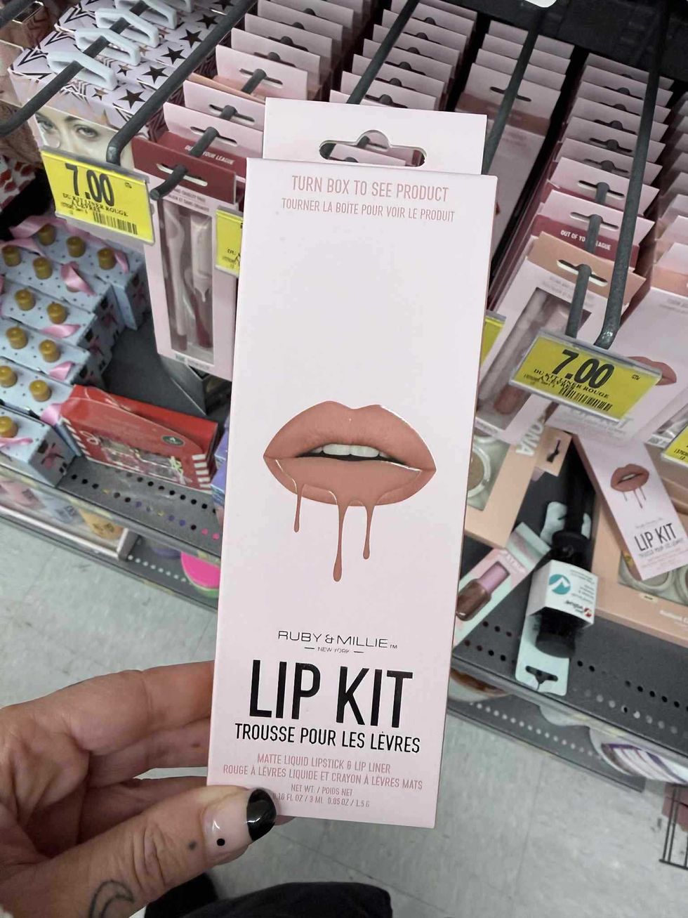 S\u00e9lection de trousses pour les l\u00e8vres en vente au Tigre G\u00e9ant pour 7 $.