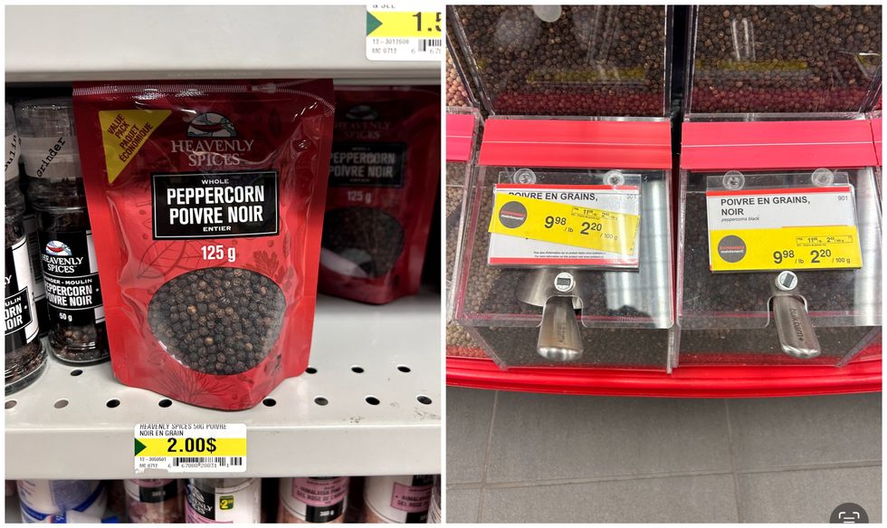 Sac rouge de poivre entier sur une tablette du Dollarama. Droite : Du poivre entier dans deux contenants du Bulk Barn.