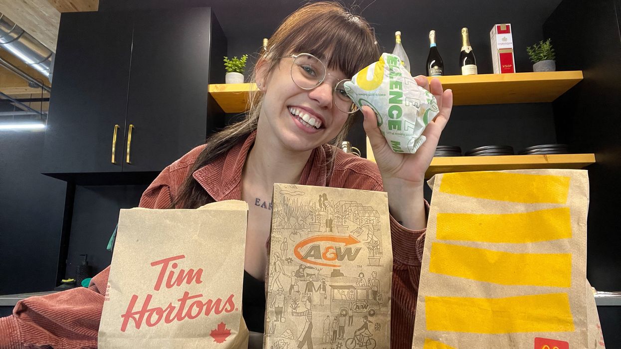 Sacs du Tim Hortons, A&W, McDonald's et un sandwich Subway.