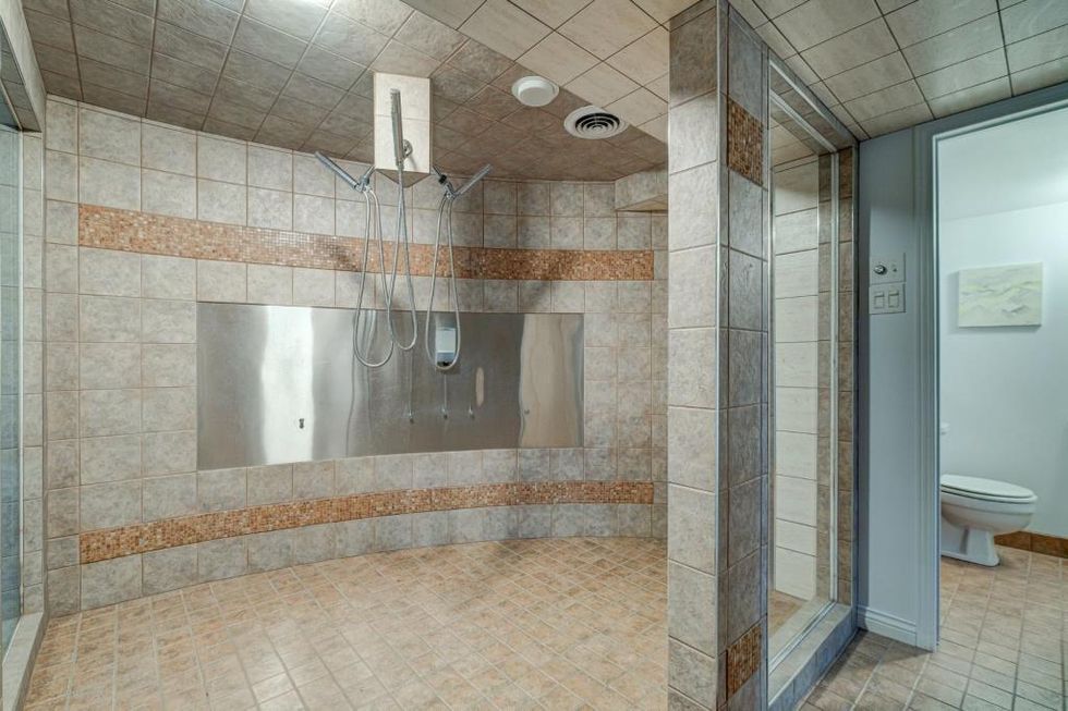 Salle de bain au sous-sol.