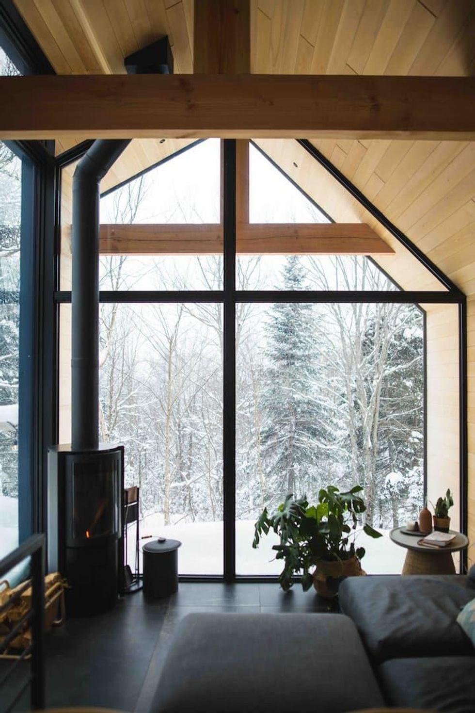 Salon du Airbnb Le Hygge \u00e0 Lac-Beauport.