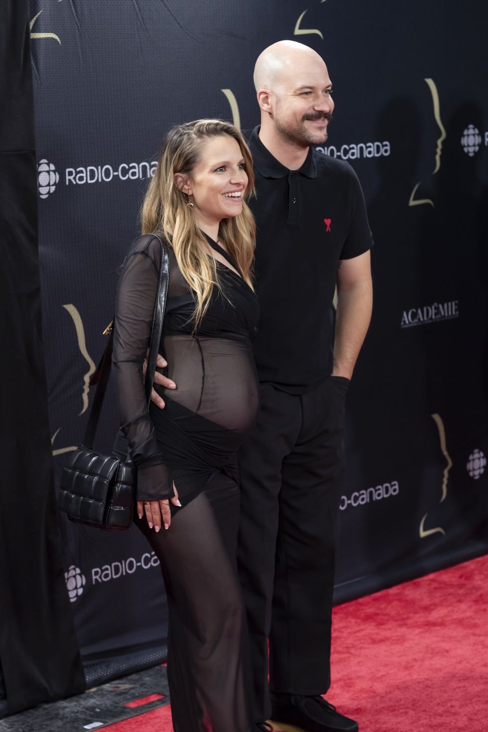 Sarah-Jeanne Labrosse enceinte et Marc-Andr\u00e9 Grondin aux Prix G\u00e9meaux 2023.