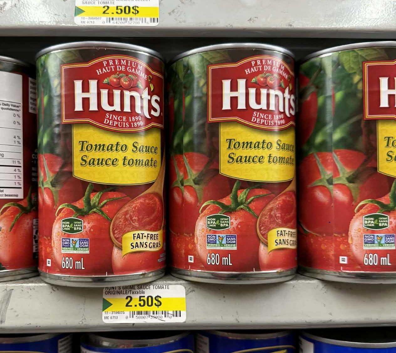 Sauces tomates Hunt's sur les tablettes du Dollarama.