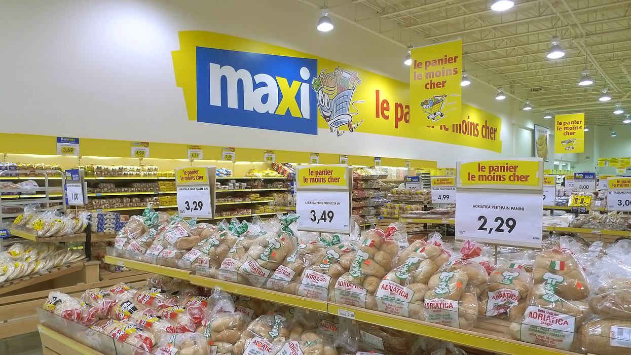 Section boulangerie dans une épicerie Maxi.