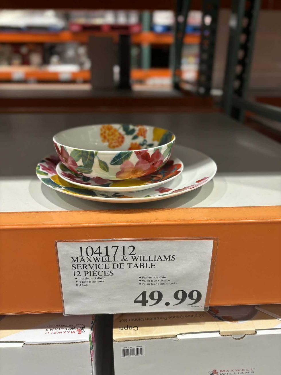 Service de table Maxwell & Williams en porcelaine comprenant 12 pi\u00e8ces avec assiettes et bols aux motifs floraux, au Costco.