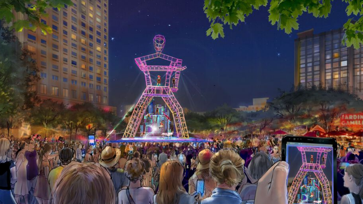 Structure du géant sur la place Émilie-Gamelin.