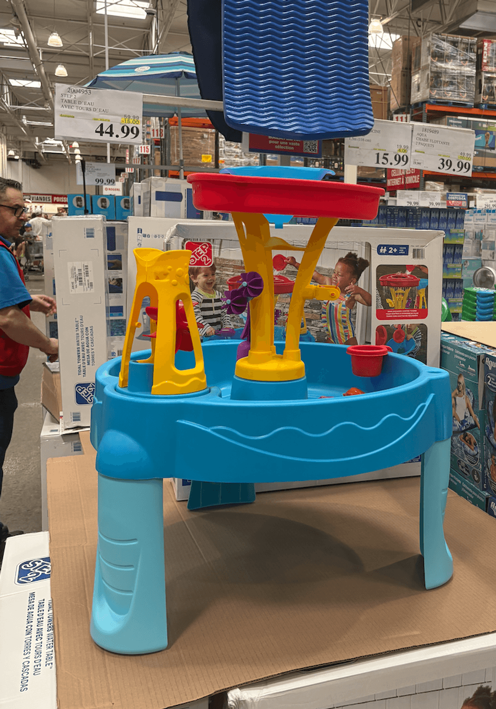 Table d'eau Step2 au Costco.