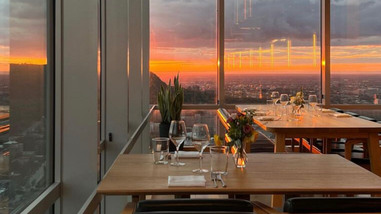 Table et coucher de soleil au Hiatus.