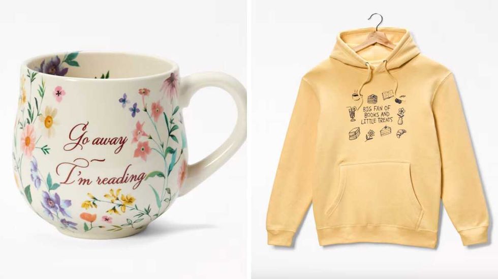 Tasse vendue au Indigo. Droite : Hoodie vendu au Indigo.