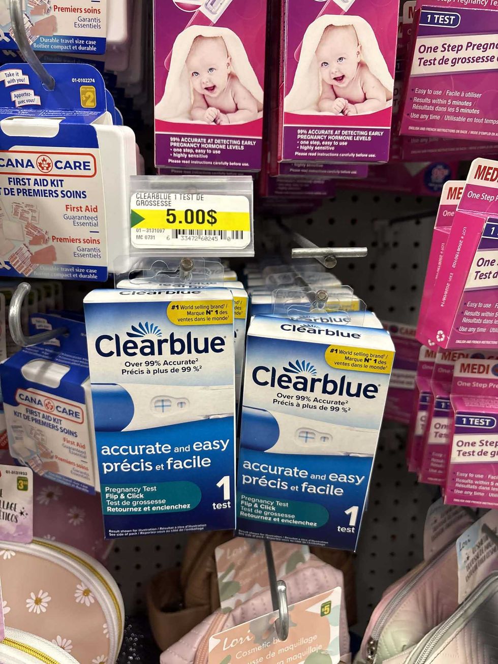Test de grossesse Clearblue sur les \u00e9tag\u00e8res du Dollarama.