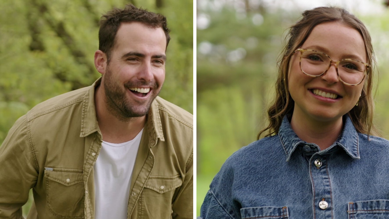 Tommy de L'amour est dans le pré 14. Droite : Ariane de L'amour est dans le pré 14.